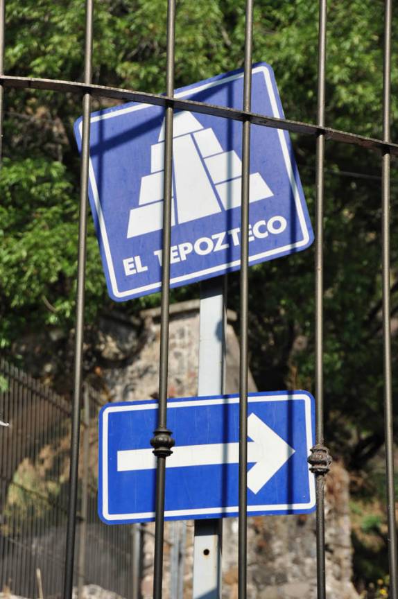 Indicação para a trilha até a pirâmide de Tepoztlán, no México